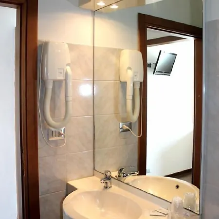 Marina 酒店 塞勒里古